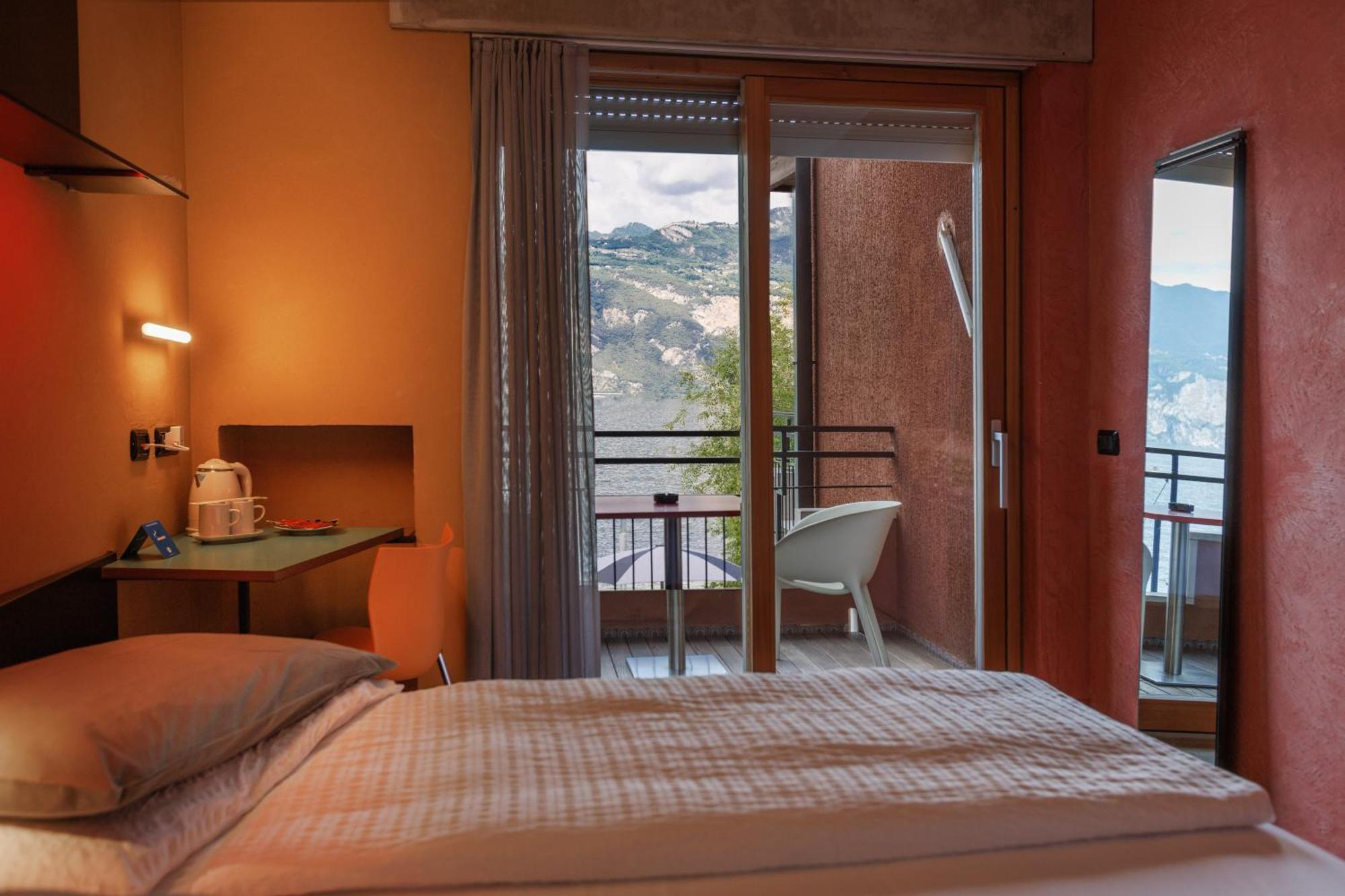 Ambienthotel Primaluna Malcesine Eksteriør billede